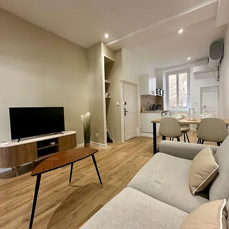 Centre Historique, Climatise, Entierement Neuf Apartment Dijon