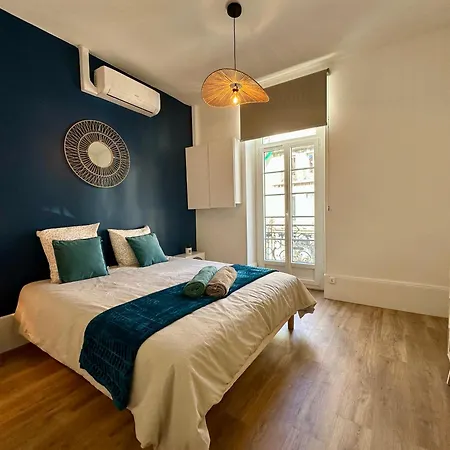 Centre Historique, Climatise, Entierement Neuf Apartment *