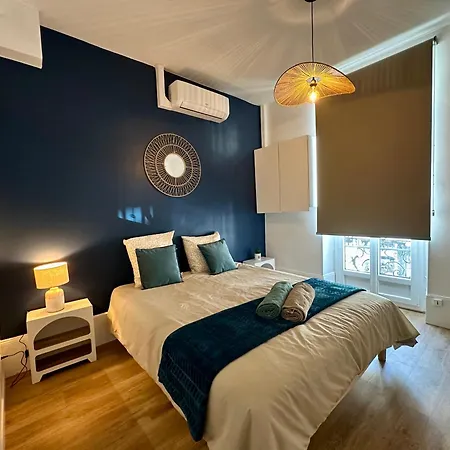 Centre Historique, Climatise, Entierement Neuf Apartment *