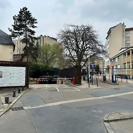 Centre Historique, Climatise, Entierement Neuf