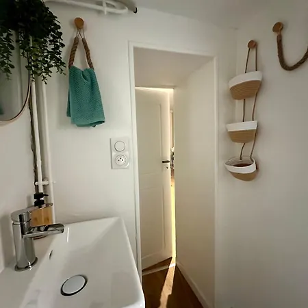 Centre Historique, Climatise, Entierement Neuf Apartment